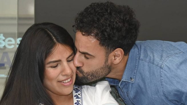 Isa Pi y Asraf dándose un beso. (Foto: Gtres)