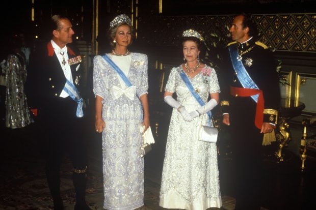 La reina Sofía, Juan Carlos I, Isabel II y el duque de Edimburgo. (Foto: Gtres)