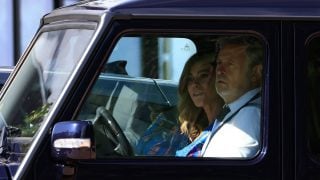 Miki Nadal y Helena Ruiz Aldea en el interior de un coche. (Foto: Gtres)