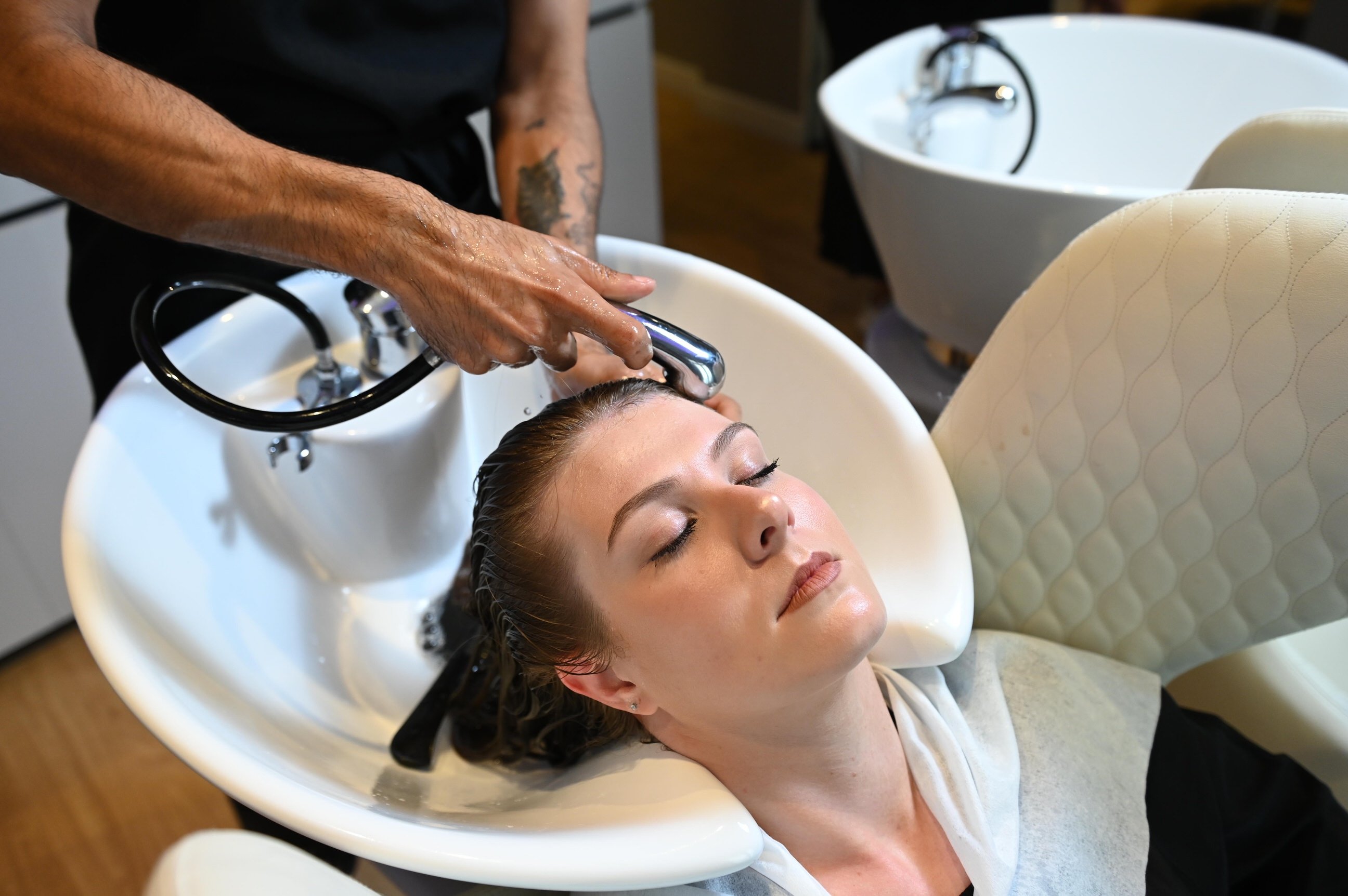 Adiós al cabello seco y apagado: el orden en el que debes usar los productos para lucir pelazo