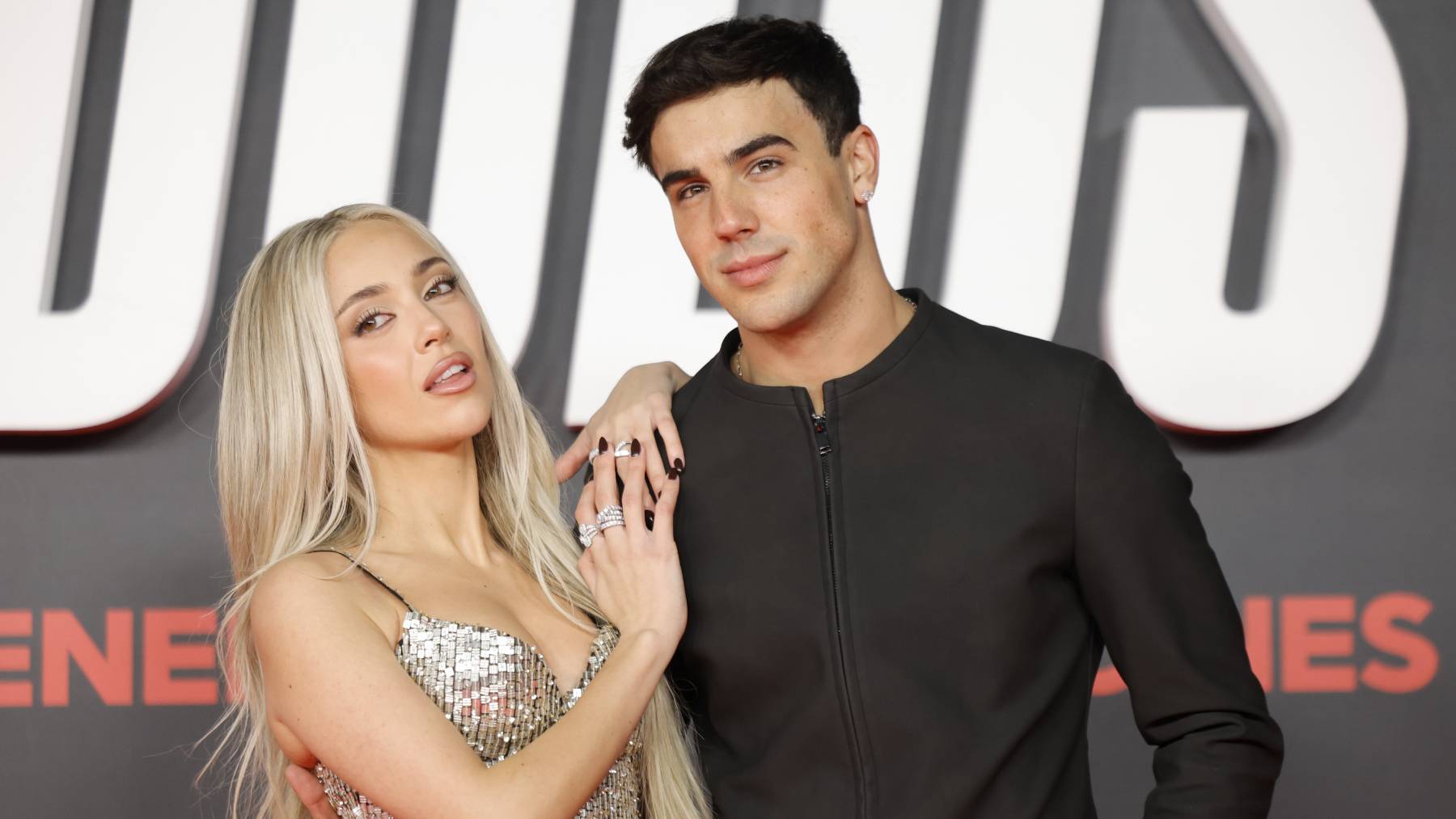 Ana Mena revive el mito de Marilyn Monroe en la alfombra roja: el vestido que roba todas las miradas