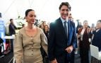 Katy Perry junto al ex primer ministro de Canadá. (Foto: Gtres)