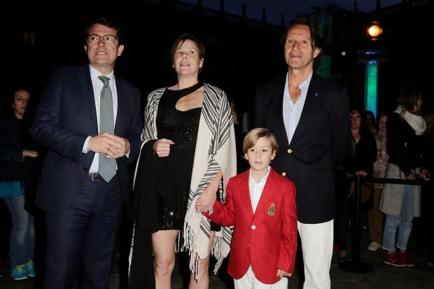 Simeón junto a sus padres, la princesa Kalina de Bulgaria y Kitín Muñoz. (Foto: Gtres)