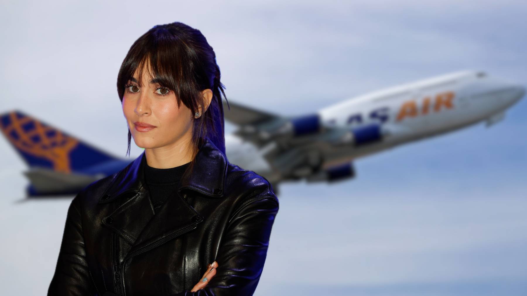 Aitana hace crecer su bolsillo con una incongruencia: amadrina un avión y tiene miedo a volar