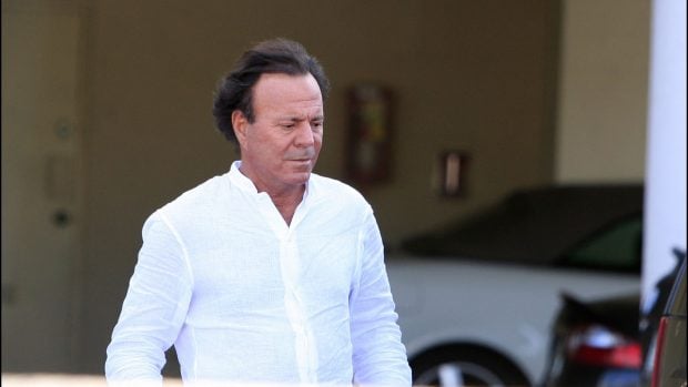 Julio Iglesias en una imagen captada en Miami. (Foto: Gtres)