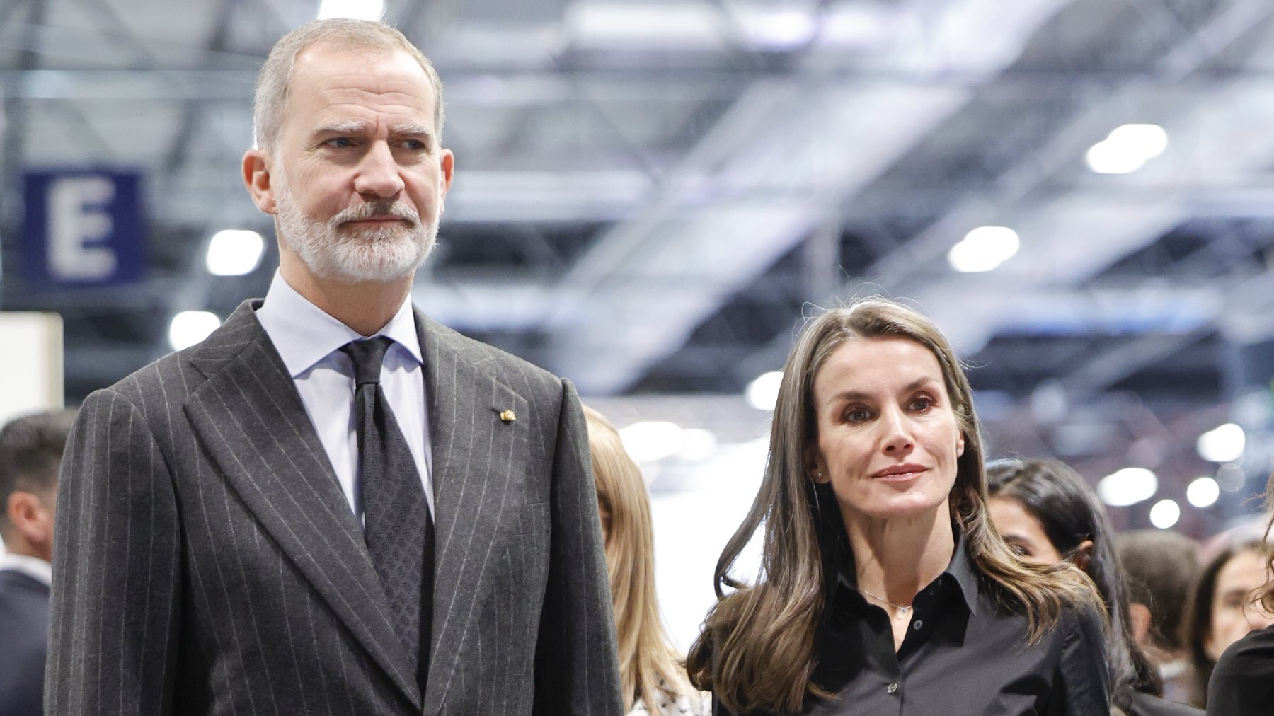 Los Reyes reciben dos curiosos regalos en FITUR: ¿qué pasa con los presentes que les dan?