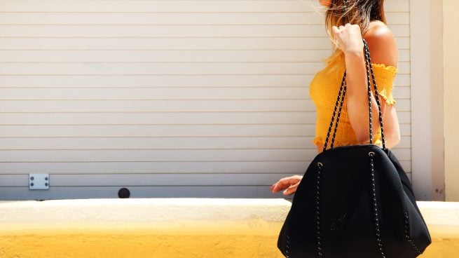 El bolso tote de nylon con bandolera de Parfois arrasa: se está agotando en todas partes
