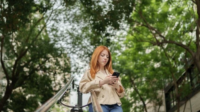 Todas las pijas de Madrid llevan este vaquero rebajado de Zara: pega con todo y sienta bien a todo el mundo
