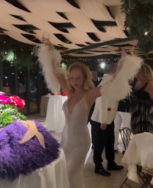 El primer vestido de Ester Espósito en su cumpleaños. (Foto: Instagram)