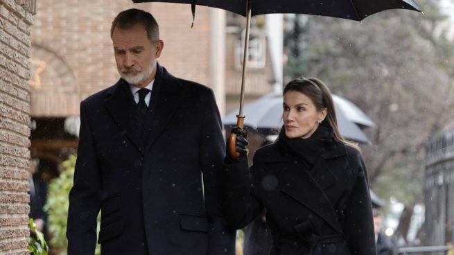 Los Reyes Felipe y Letizia en el funeral de Irene de Grecia. (Foto: Gtres)