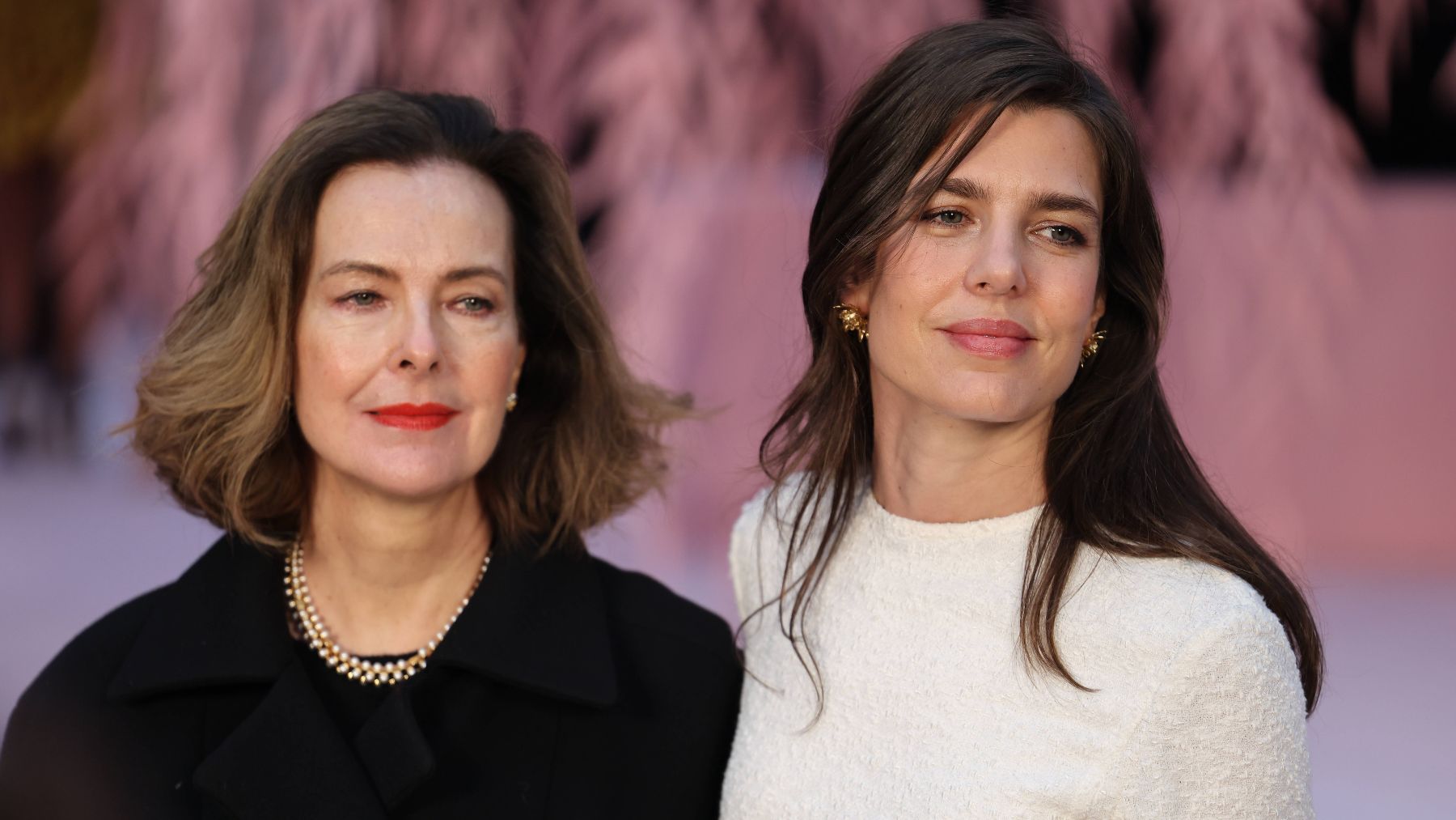 Reencuentro con estilo: Carlota Casiraghi y su ex suegra brillan juntas en el desfile de Chanel