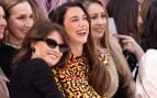 Penélope Cruz y Dua Lipa en el desfile de Chanel en París. (Foto: Gtres)