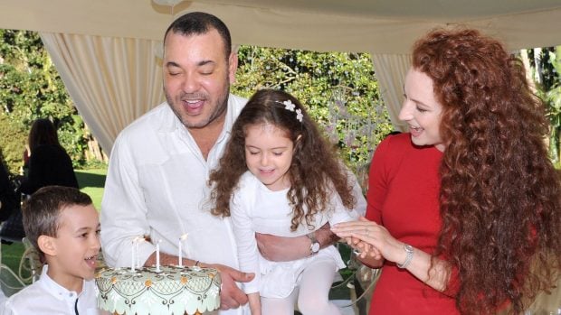 Lalla Salma, Mohammed VI y sus dos hijos. (Foto: Gtres)