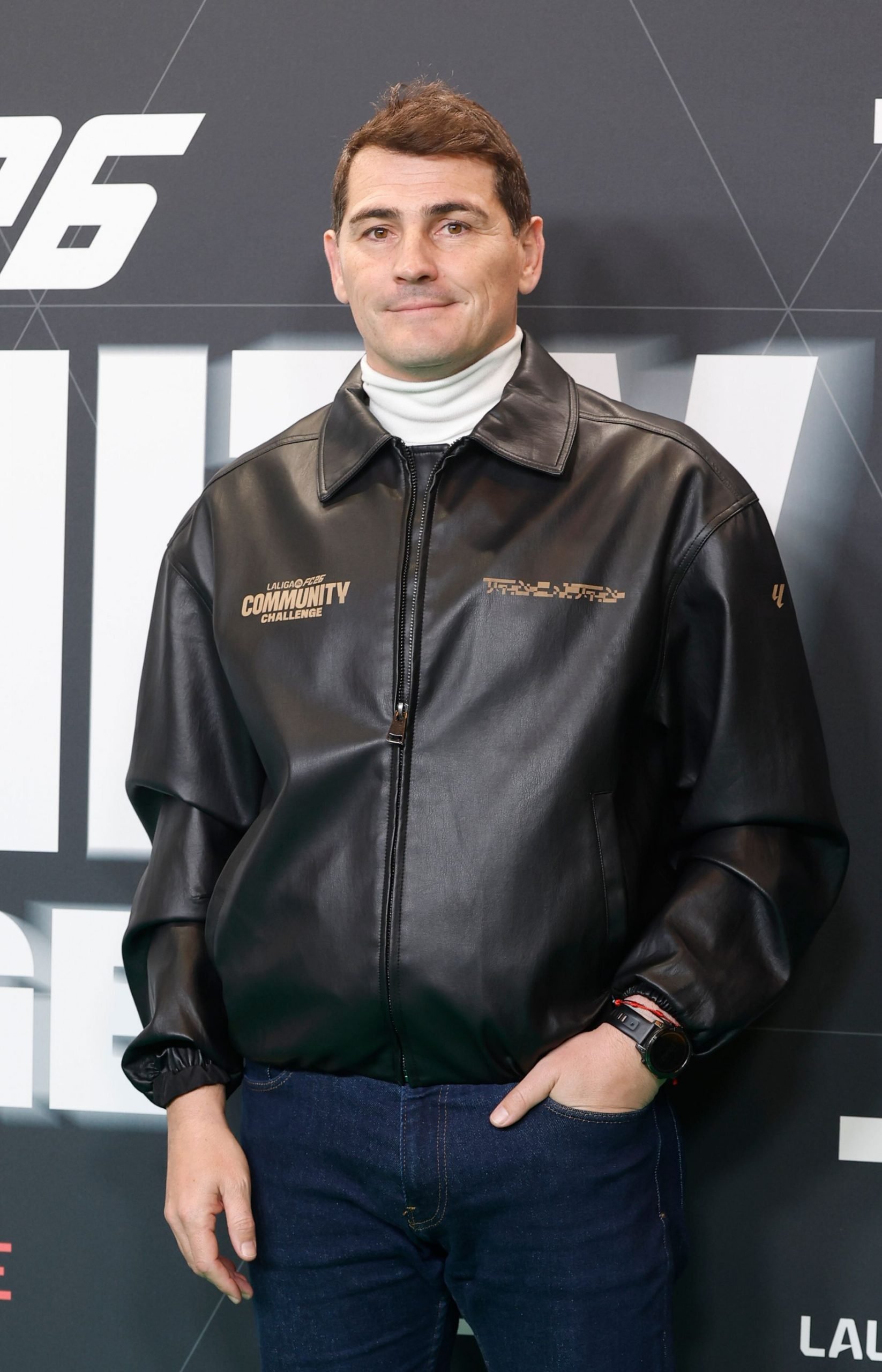 Iker Casillas posando en un photocall. (Foto: Gtres)
