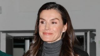 La Reina Letizia en una reunión de trabajo con la Federación Española de Enfermedades Raras. (Foto: Gtres)