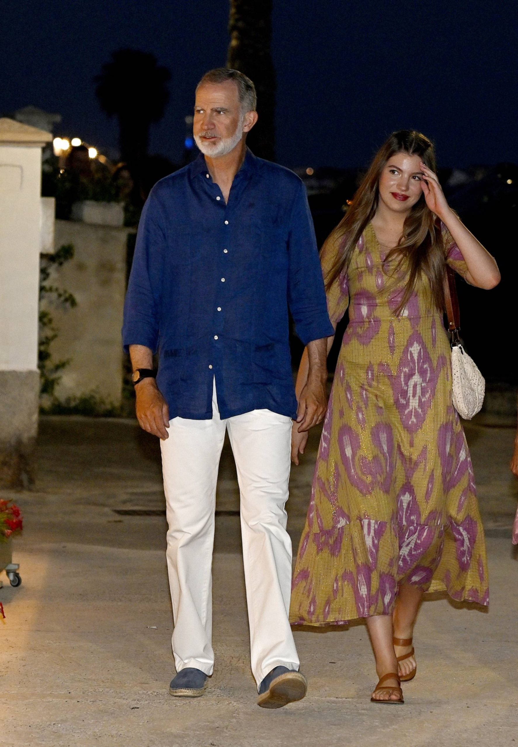 El Rey Felipe y la infanta Sofía en Mallorca. (Foto: Gtres)