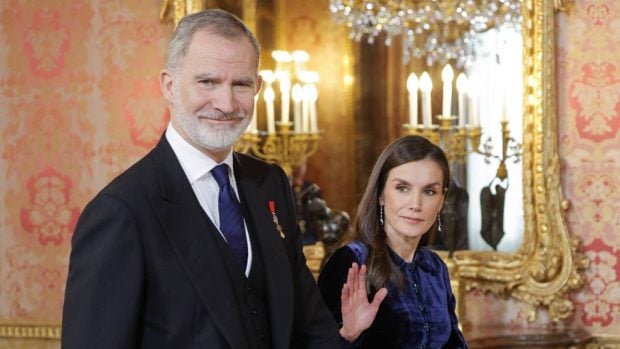 Los Reyes Felipe y Letizia en un acto oficial. (Foto: Gtres)