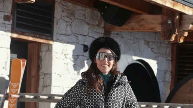 El plumas de moda que arrasa en Zara: elegante, calentito y perfecto para llevar a la nieve