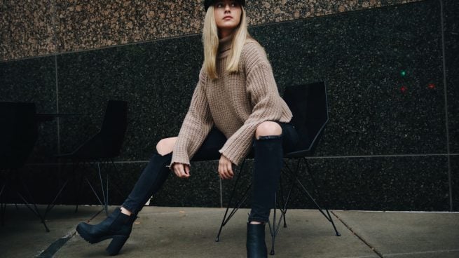 Colas en Stradivarius por los botines de tacón sensato que elevan tus looks y pegan con todo