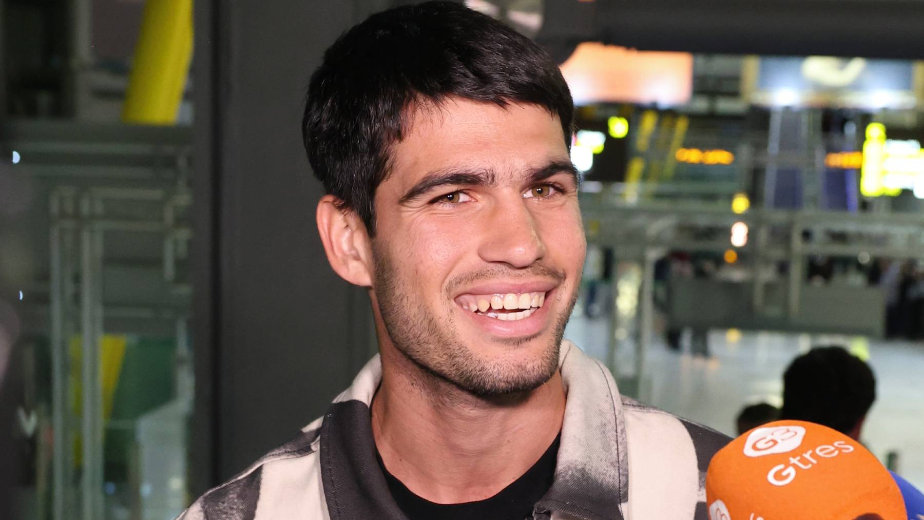 Carlos Alcaraz regresa a España tras su triunfo en Australia: En casa es donde mejor se está