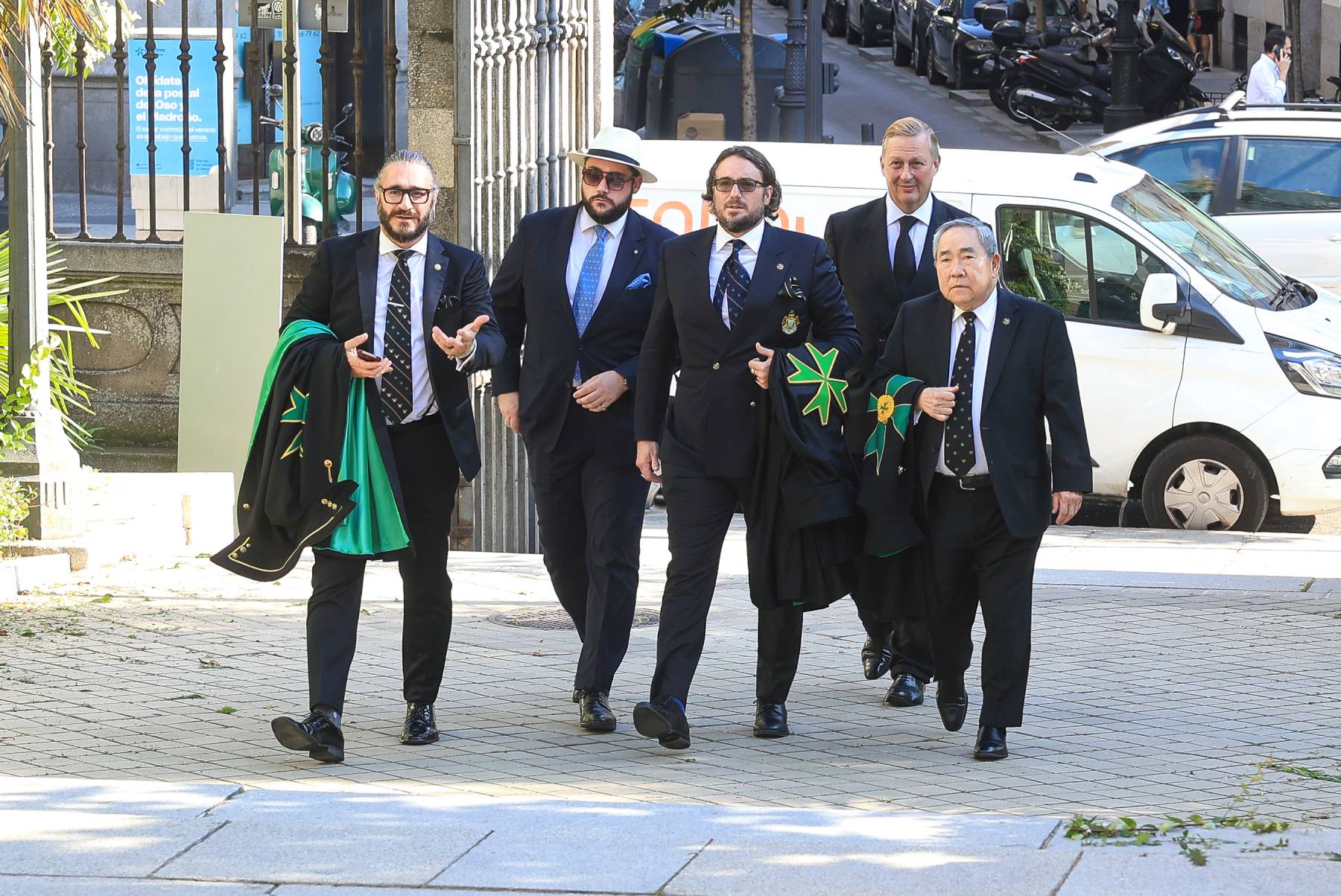 De izda. a drcha., Francisco de Borbón y Escasany, sus hijos Olivia de Borbón y Francisco de Borbón von Hardenberg y su yerno Julián Porras. (Foto: Gtres)