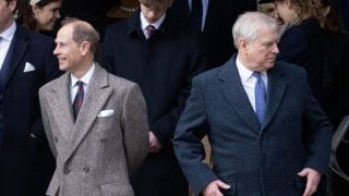 El príncipe Eduardo con Andrés en Norfolk. (Foto: Gtres)