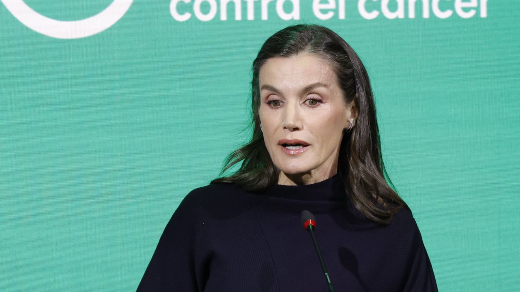 La Reina Letizia llama la atención a la empatía y la humanización para las personas con cáncer