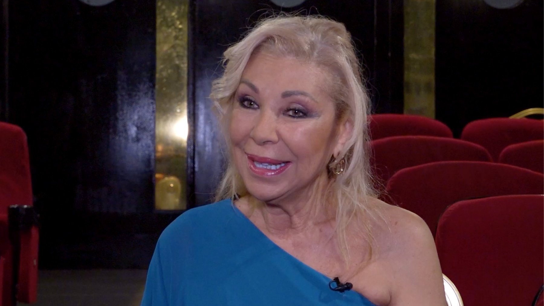 Jenny Llada vuelve al destape y defiende a Julio Iglesias: No se merece lo que ha pasado