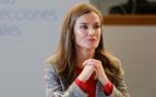 La Reina Letizia frente al Patronato de las Colecciones Reales: de rojo España y con un diamante eco