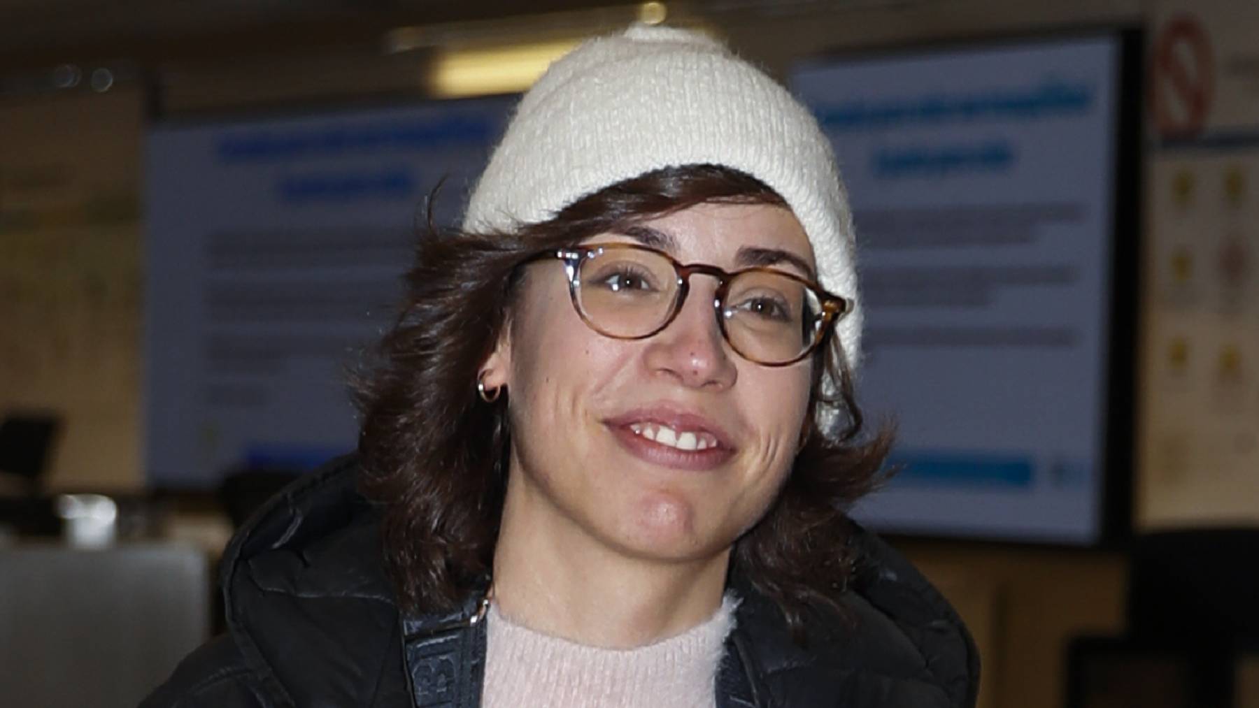 Rosa Rodríguez reaparece en el aeropuerto tras ganar el bote millonario de