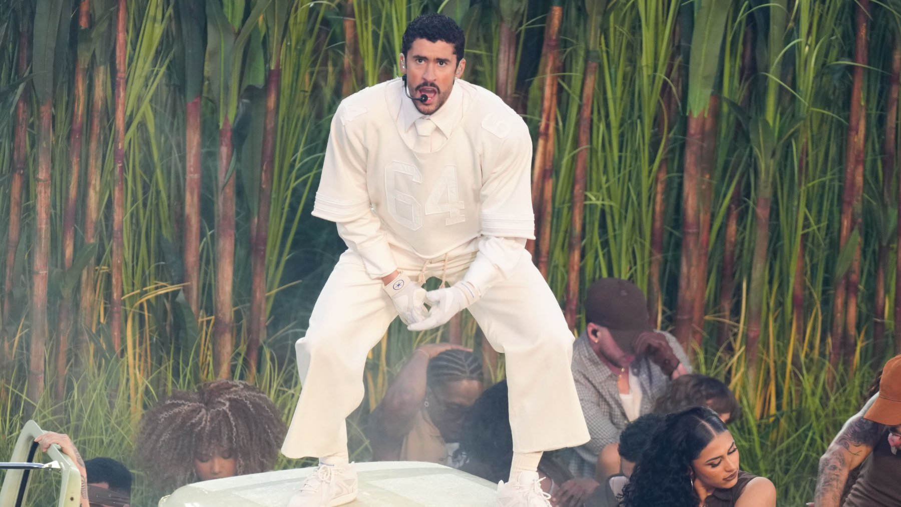 Bad Bunny llevó ropa de Zara en la Super Bowl: los tres posibles significados de su camiseta