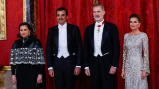 Los Reyes con el emir de Catar y su esposa. (Foto: Gtres)