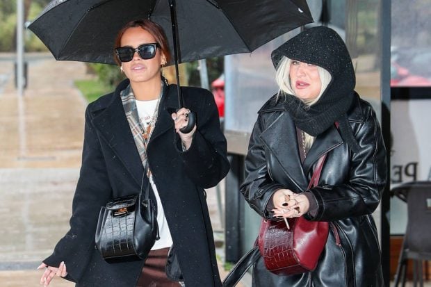 Gloria Camila, Rocío Flores