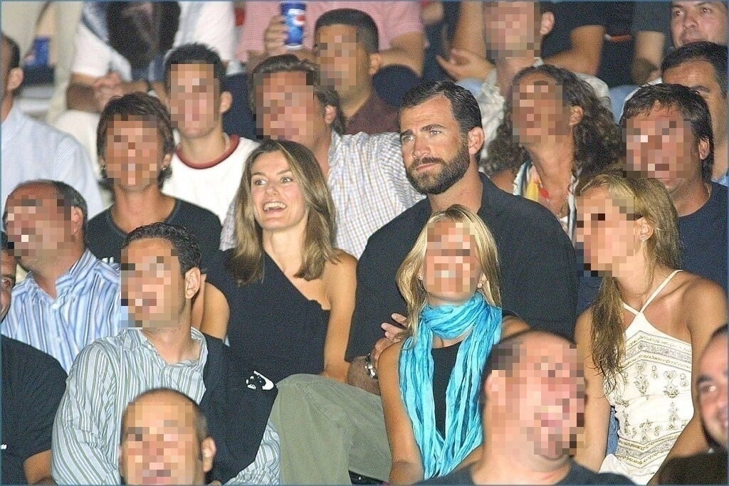 Los Reyes Felipe y Letizia en un concierto de Jaime Anglada. (Foto: Gtres)