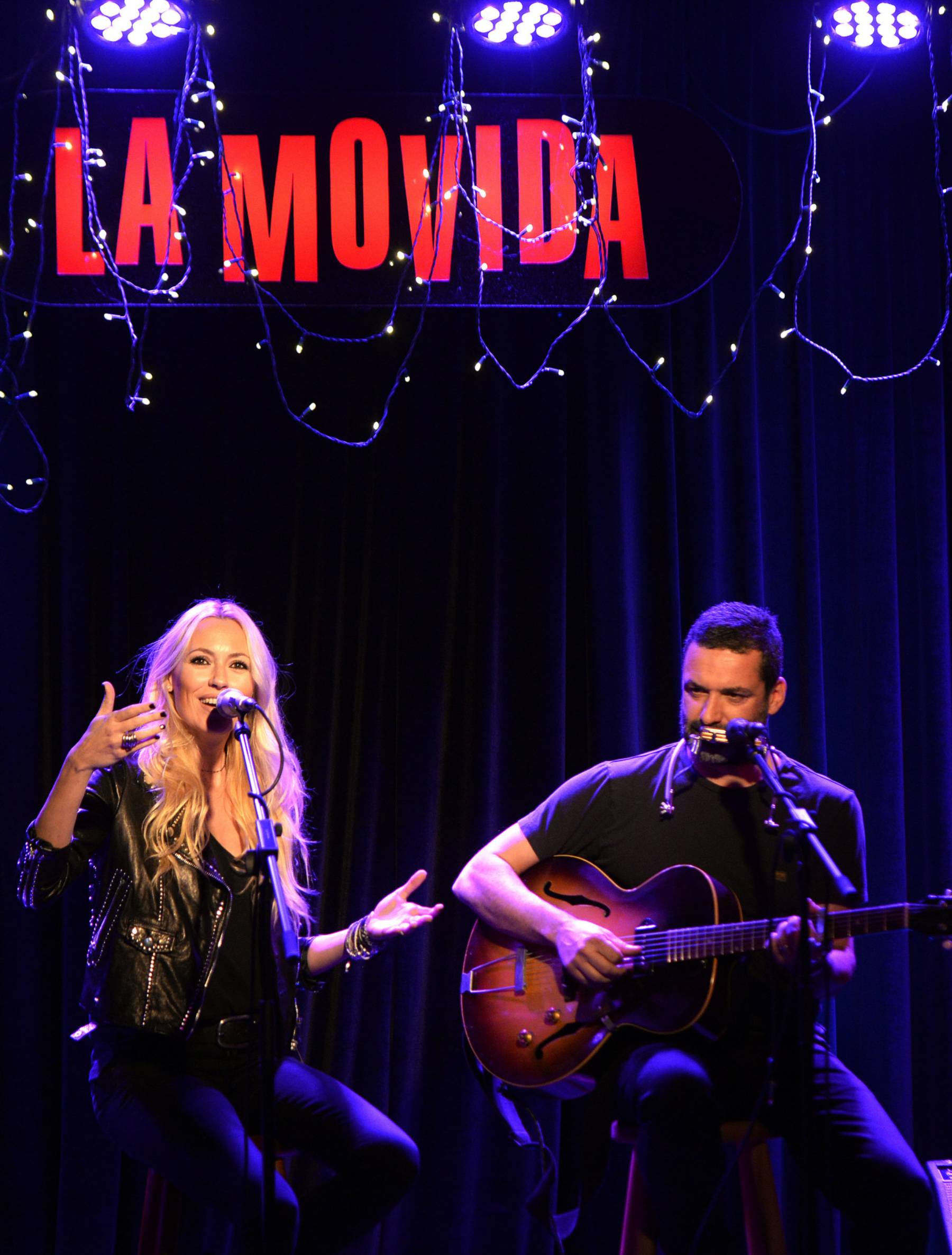 Jaime Anglada y Carolina Cerezuela durante un concierto. (Foto: Gtres)