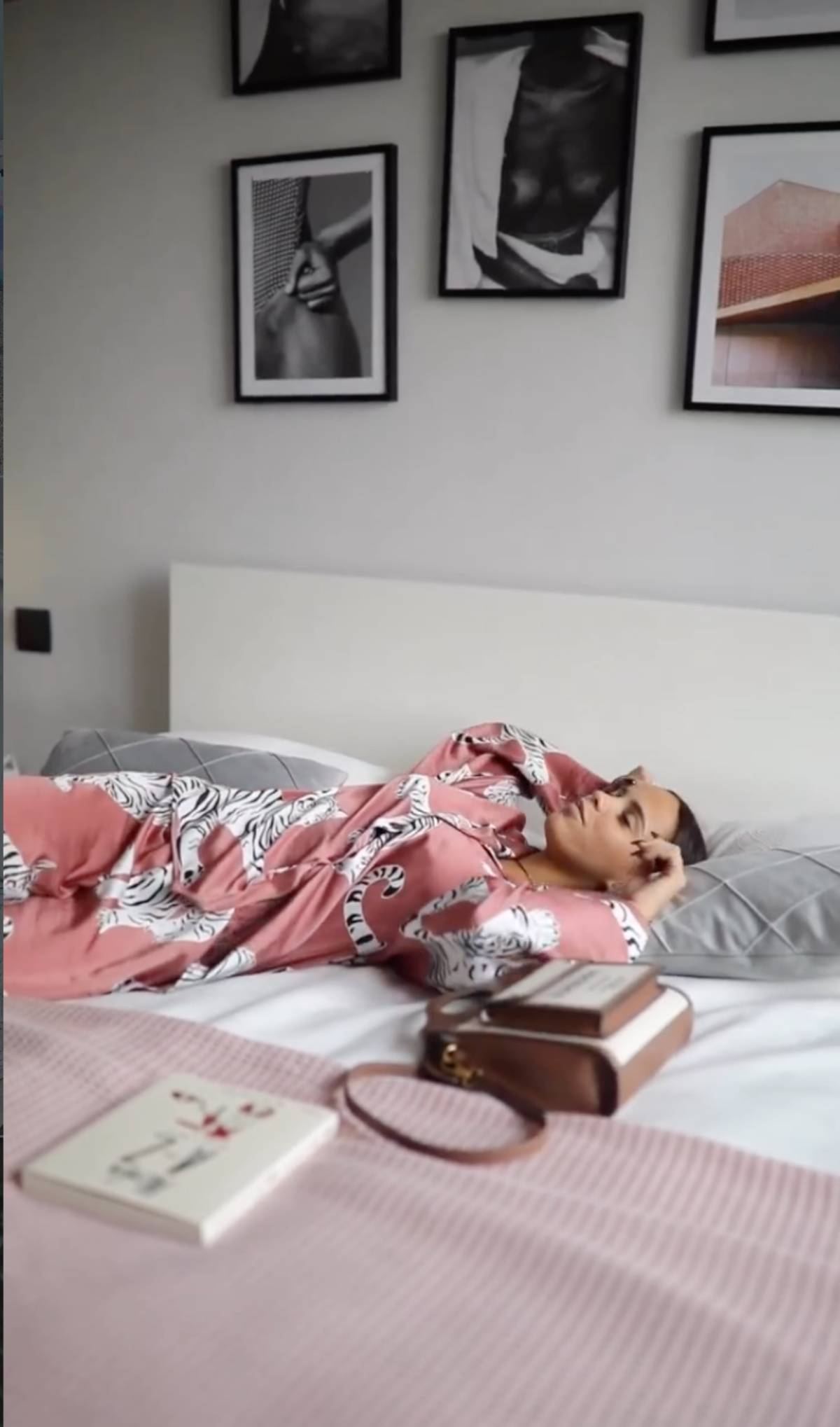 Su dormitorio, de estilo moderno y acogedor. (Foto: Redes Sociales)