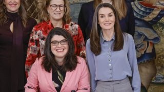 La Reina Letizia con Claudia Tecglen. (Foto: Gtres)