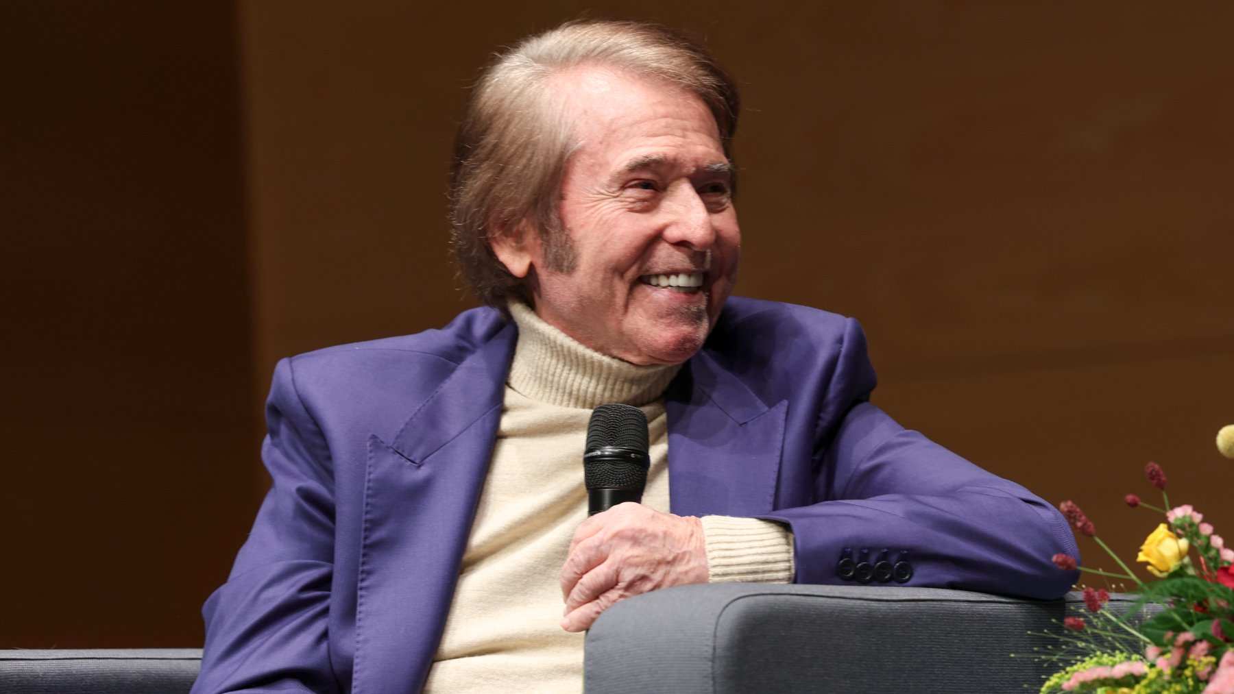 Raphael reaparece junto a su familia, Pedro Piqueras y Pablo López en un homenaje en Boadilla