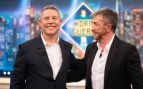 Emiliano García-Page y Pablo Motos en 'El Hormiguero'. (Foto: Gtres)