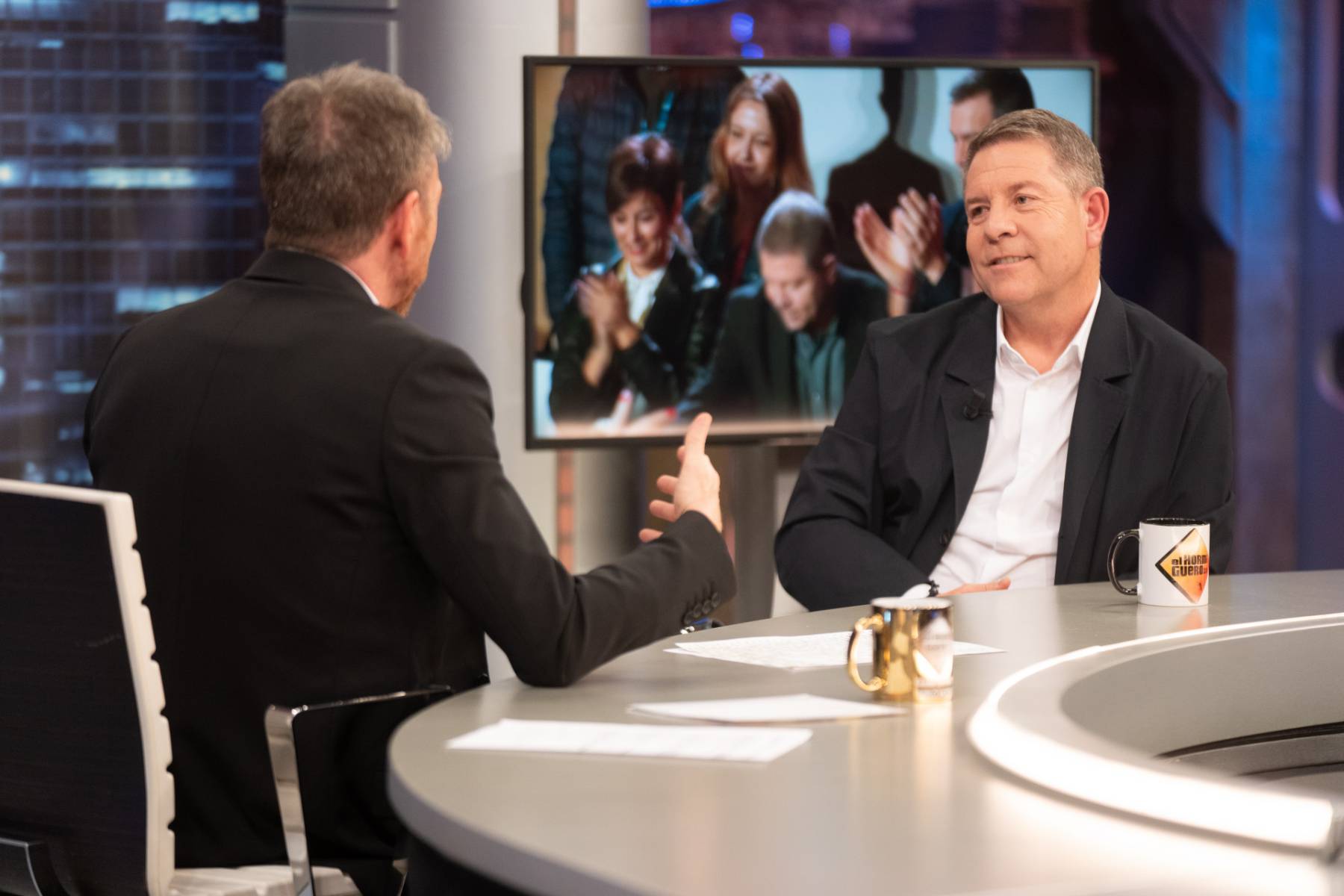 Emiliano García-Page y Pablo Motos en 'El Hormiguero'. (Foto: Gtres)