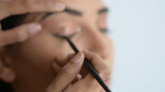 Ni altas ni arqueadas: el diseño de cejas que más te favorece si tienes la frente ancha, según una experta en belleza