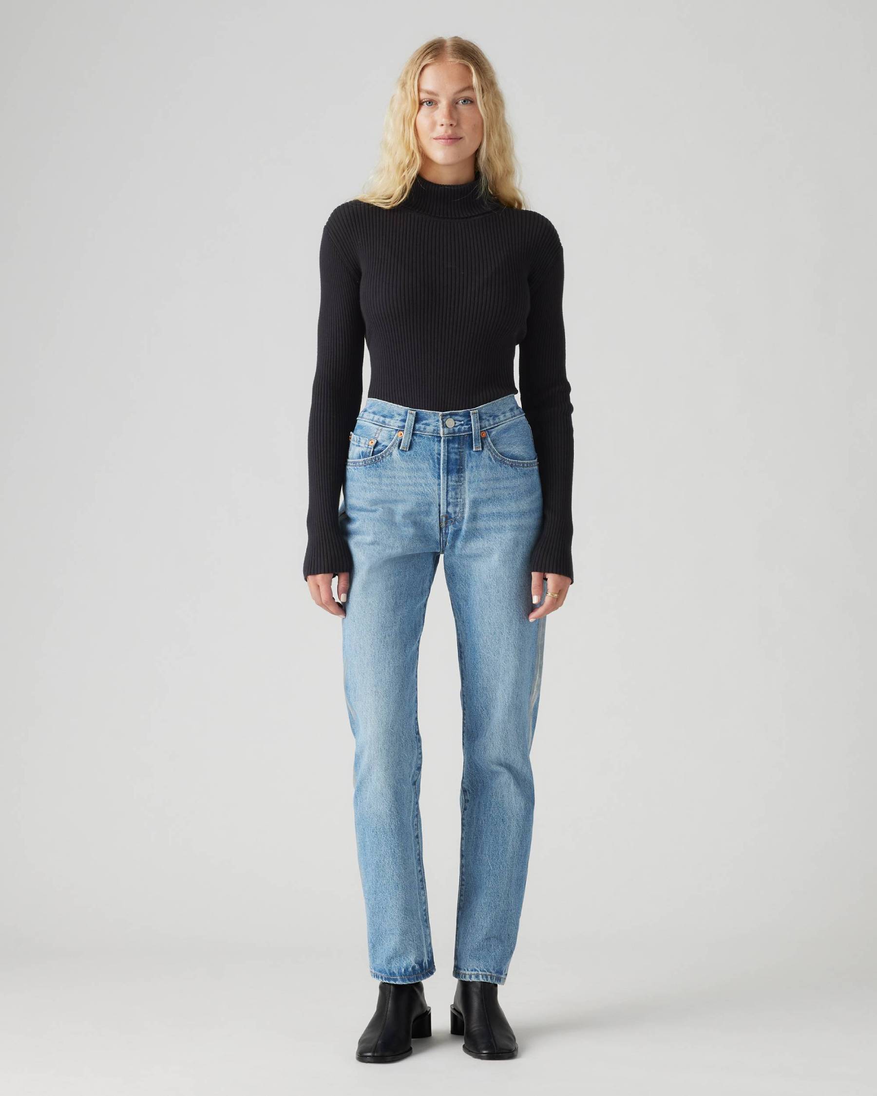 Una modelo con unos vaqueros. (Foto: Levi's)