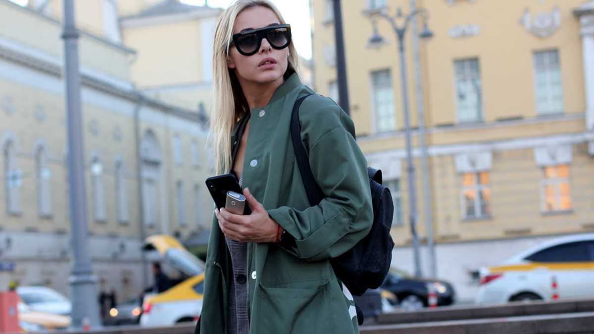 Se llevaba en los años 80 y ahora vuelve con más fuerza: el trench reversible de Zara que se está agotando