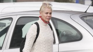 Belén Rueda por las calles de Madrid. (Foto: Gtres)