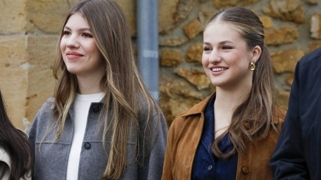 La Princesa Leonor y la Infanta Sofía, durante su visita a Valdesoto, premiado como Pueblo Ejemplar de Asturias. (Foto: Gtres)