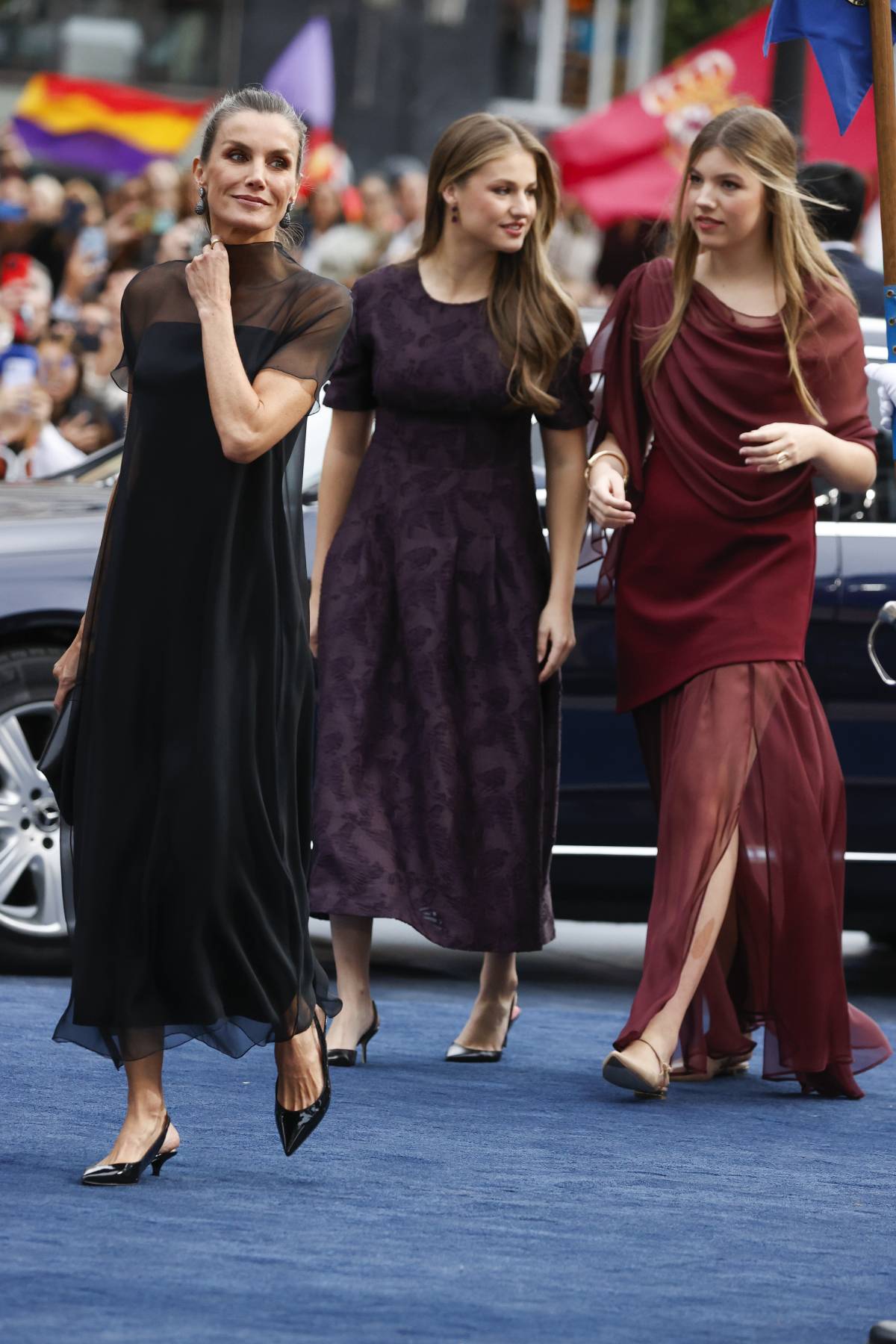 La Reina Letizia con sus hijas en los Premios Princesa de Asturias. (Foto: Gtres)