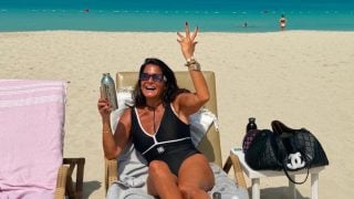 Aída Nízar tomando el sol. (Foto: Look)