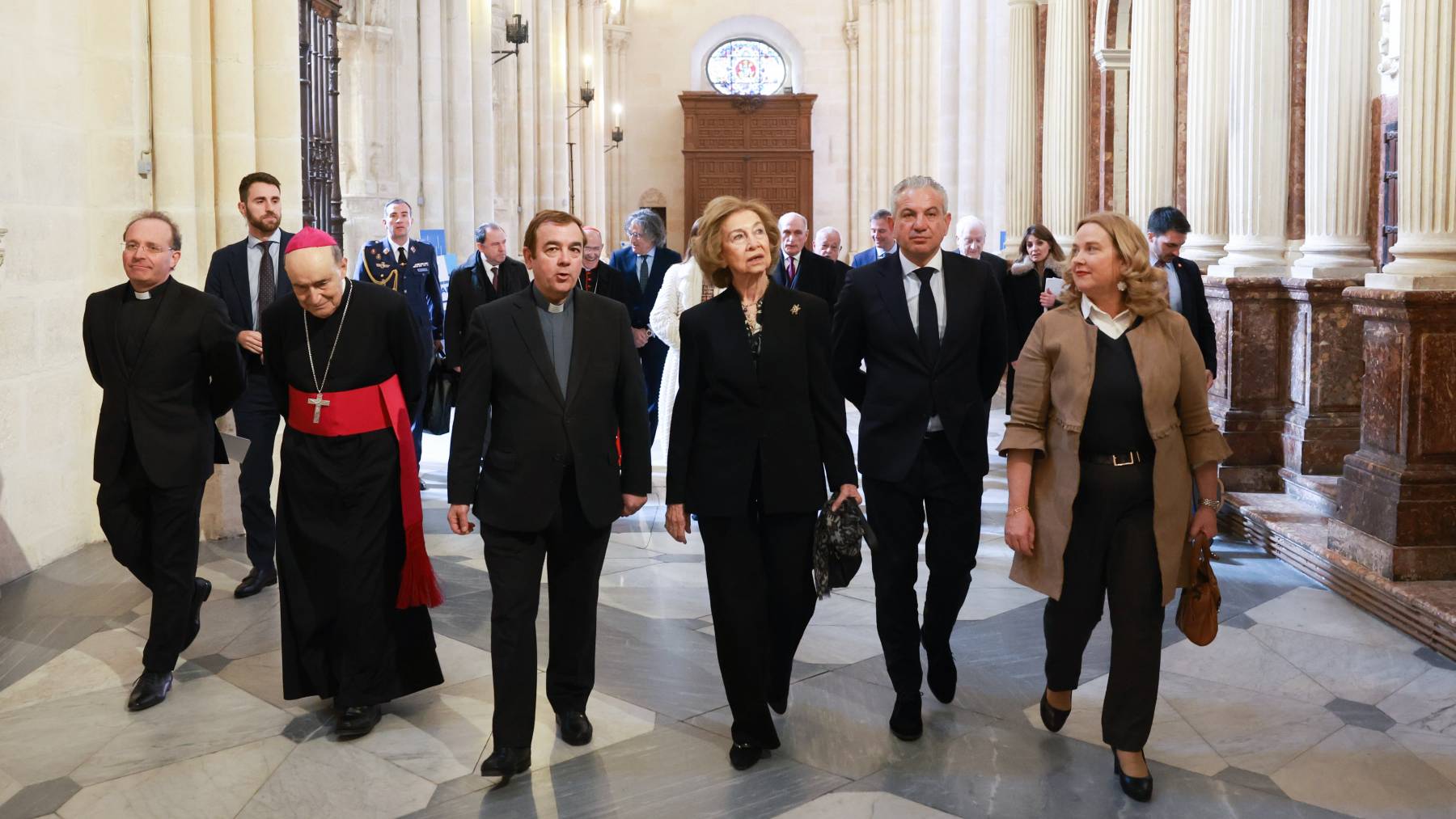 Radiante pero de luto: la Reina Sofía recorre las raíces bíblicas de Picasso