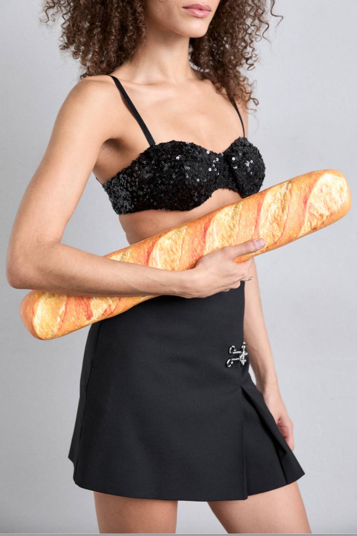 El bolso baguette de Moschino.