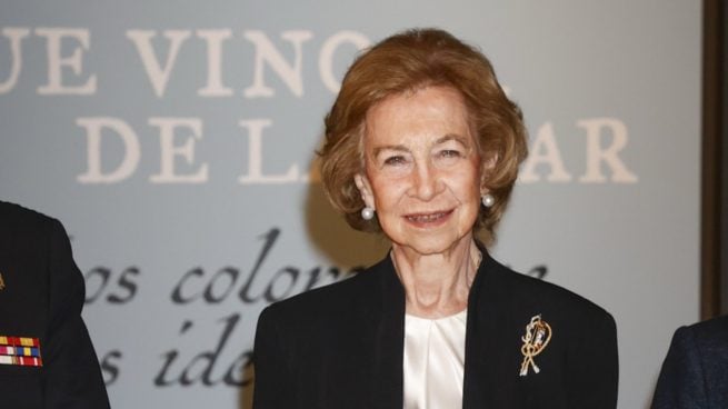 La Reina Sofía rescata un simbólico broche con guiño a la formación militar de Leonor